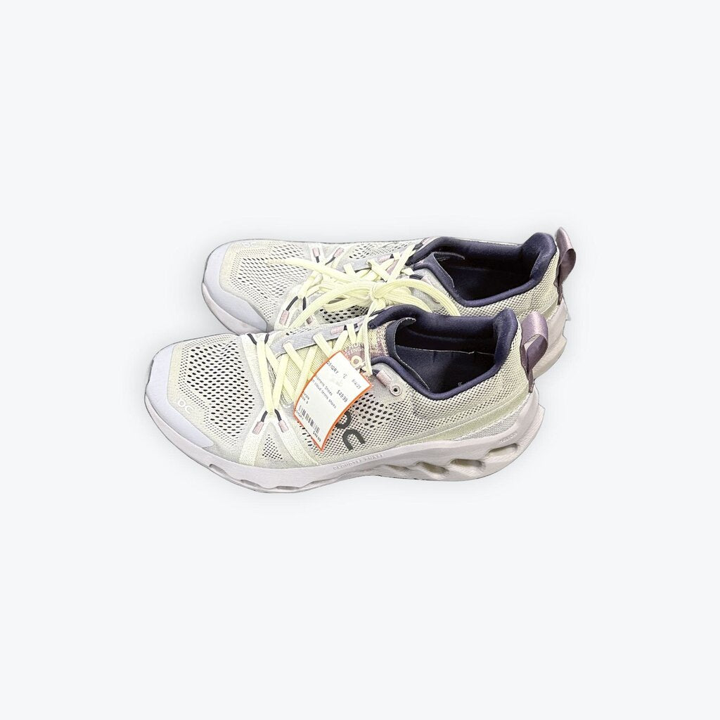 on cloud tennis shoes