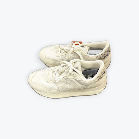 New Balance tennis shoes