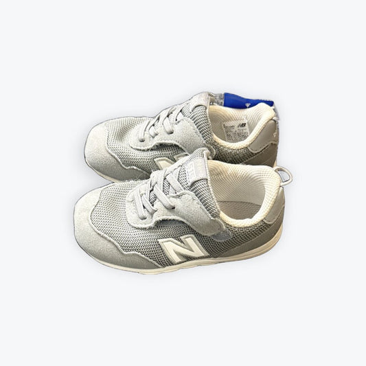 new balance tennis shoes