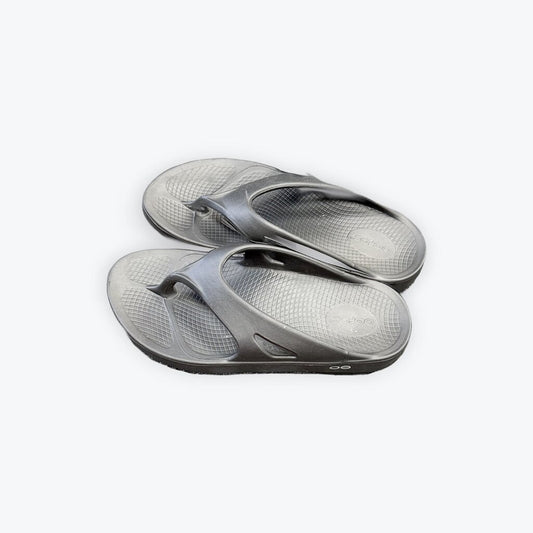 oofos flip flop
