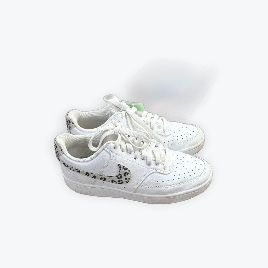 Nike tennis shopes