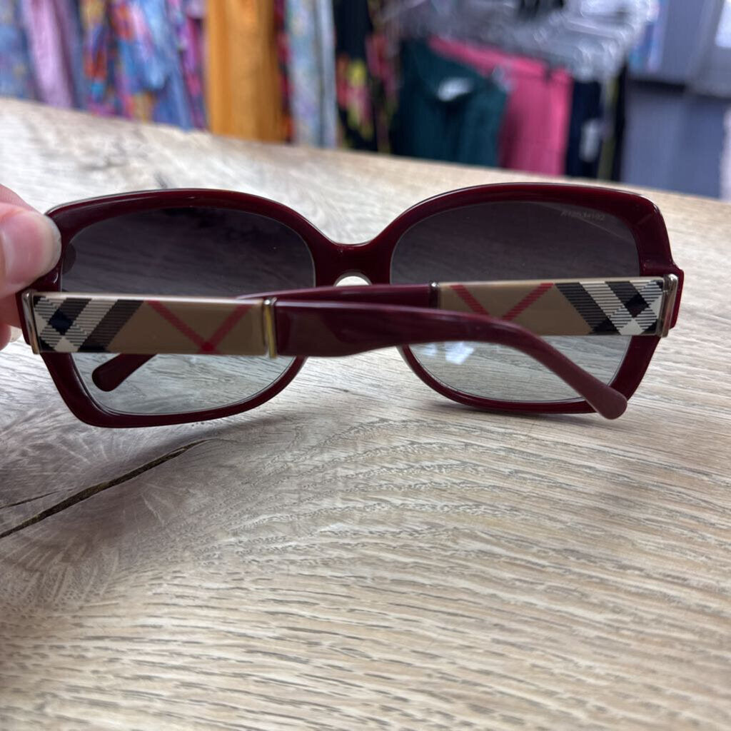 BURBERRY SUNGLASSES