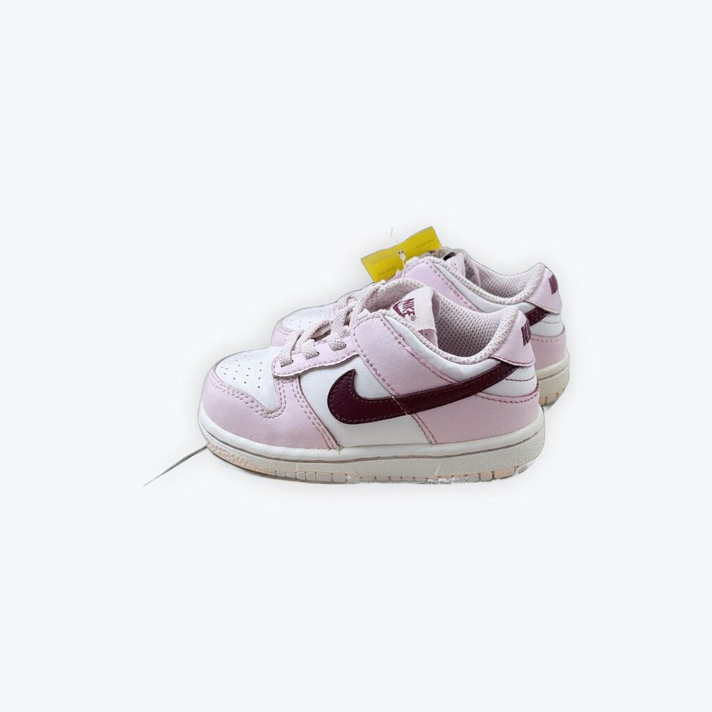 nike tennis shoes