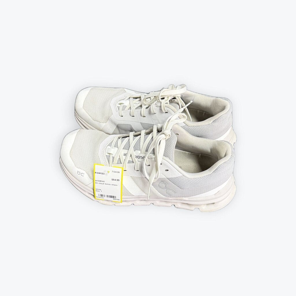 On cloud tennis shoes