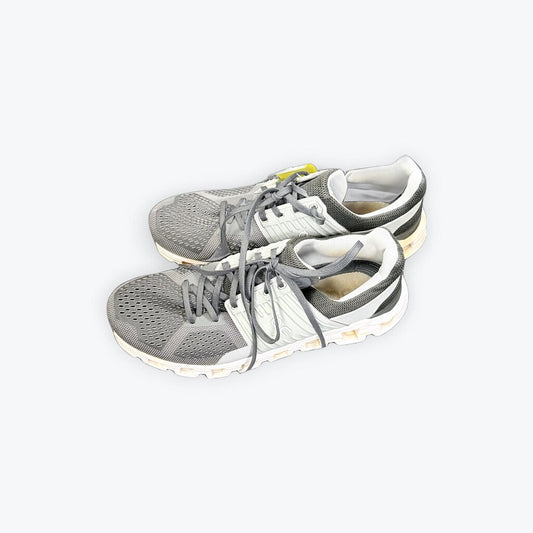 On cloud tennis shoes