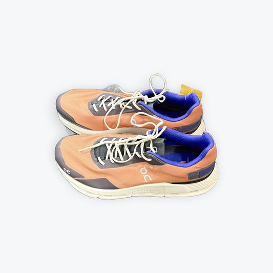 On cloud tennis shoes