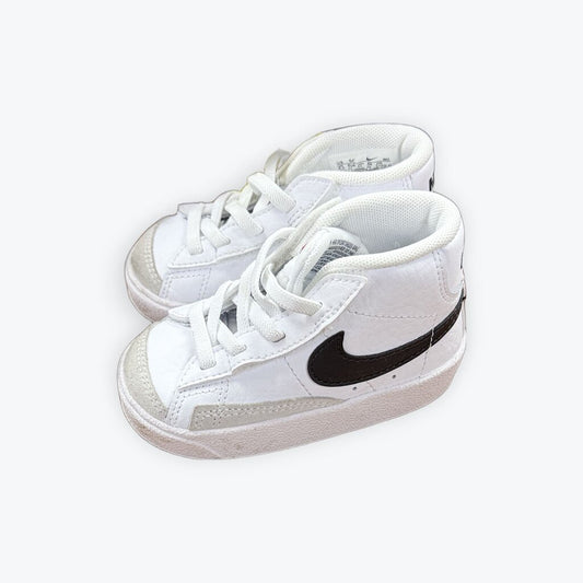 NIKE BLAZERS